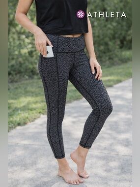 Athleta Ultimate Stash Pocket 7/8 Leggings Black Gray Textured Print Size M